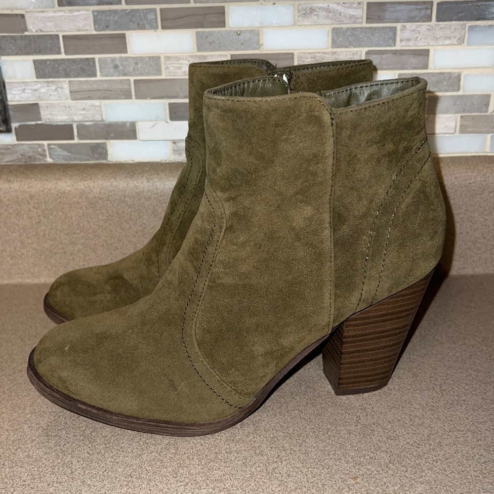 Breckelle’s Heather Green Ankle Boots